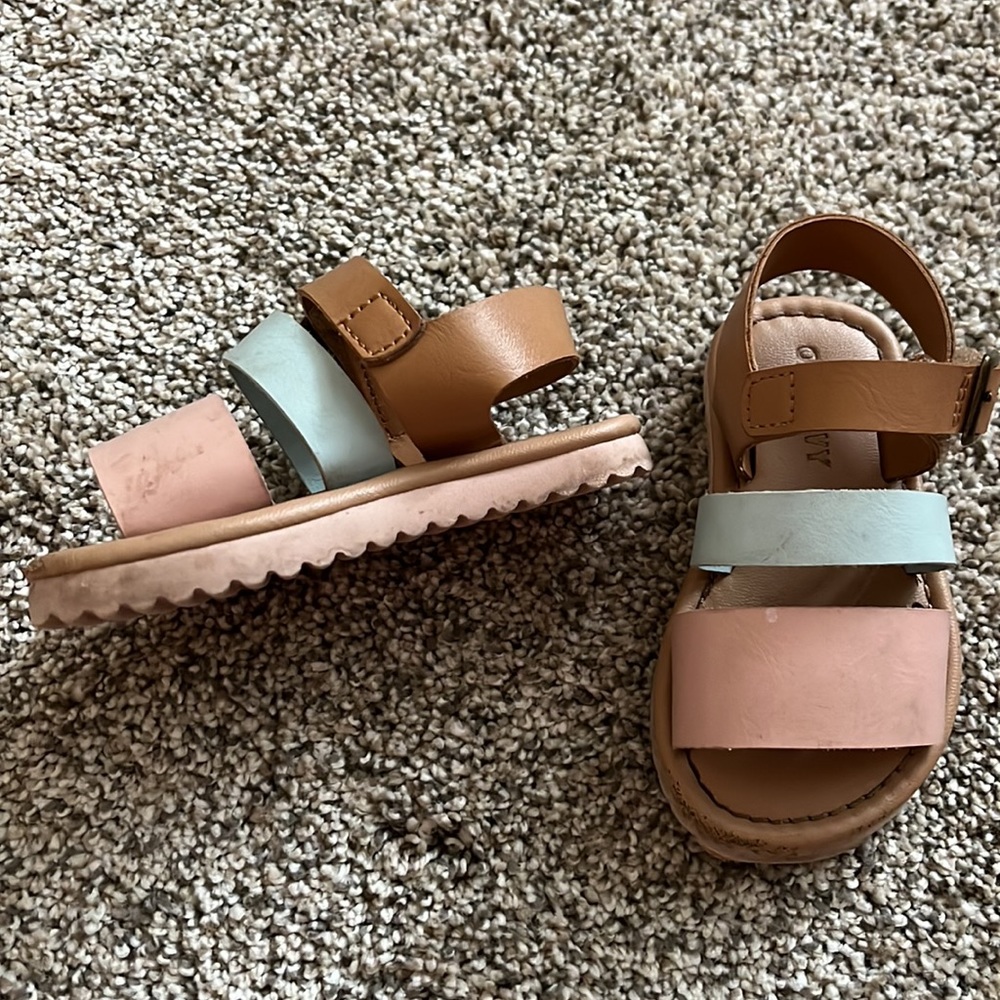 Old Navy girls sandals - Picture 2 of 3
